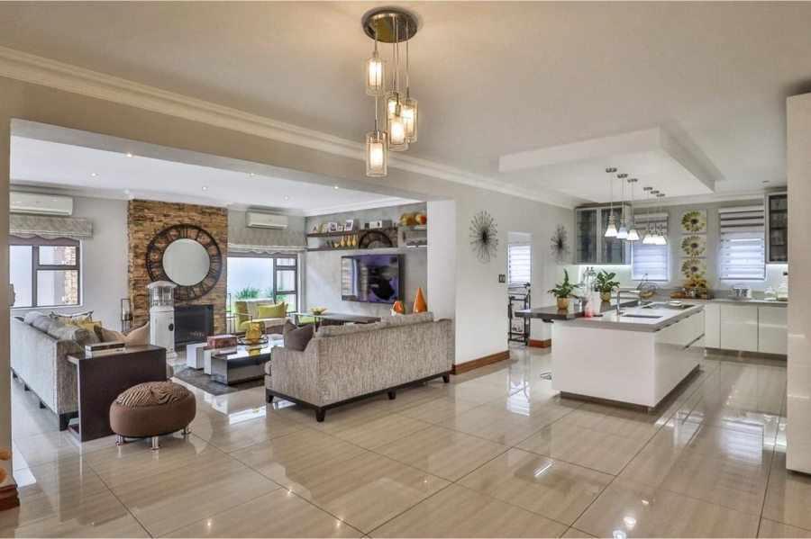 6 Bedroom Property for Sale in Birdwood Estate North West
